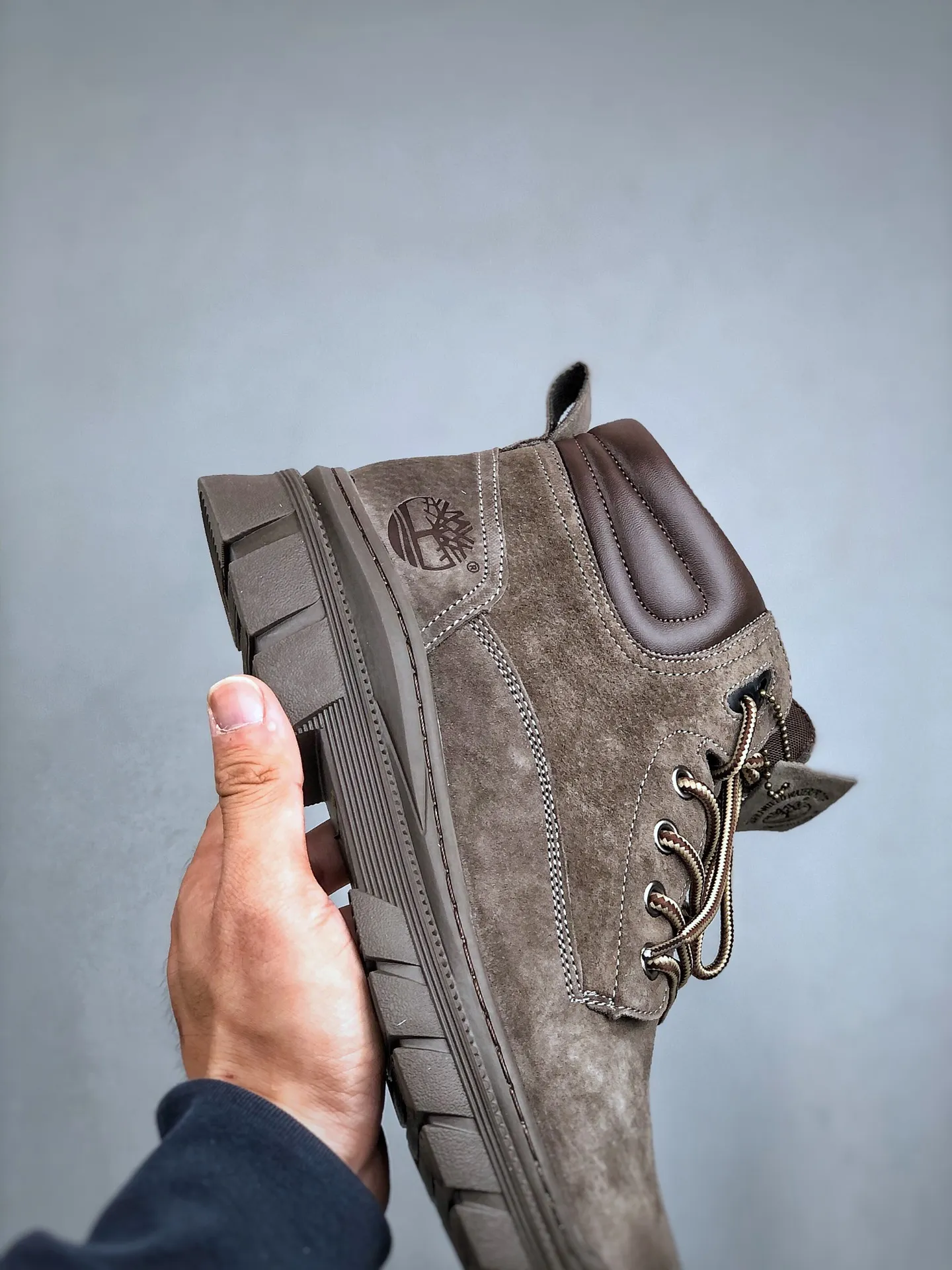 Pick up locally 💰560 Support store Timberland outdoor mid-cut casual rhubarb boots Guangdong factory quality Original box original packaging The fabric is made of Italian 🇮🇹 top-grade frosted fine-grained cowhide. It is paired with anti-odor and anti-corrosion genuine leather latex insoles to give you a perfect wearing experience. High-quality and durable, a must-have for sportsmen. Specially designed to treat handsome men. High-quality and first-class foot feel. Size: 39 40 41 42 43 44 (leather shoe size)